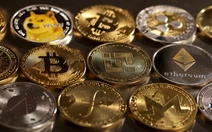 Đọc nhanh 25-2: Bitcoin 'trượt dài'; sếp một doanh nghiệp bị bắt vì làm giả tài liệu