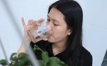 Ngồi máy lạnh, ít uống nước: Thận quá tải do phải làm việc áp lực cao