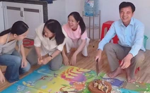 Ba chị em gái tấu hài khi ngồi xem chặt thịt gà