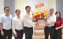 Lãnh đạo TP.HCM thăm các cán bộ lão thành ngành y tế nhân ngày 27-2