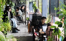 Khu tập thể cũ Hà Nội - giấc mơ thời nghèo khó - Kỳ 5: Hàng quán nơi bạc màu thời gian