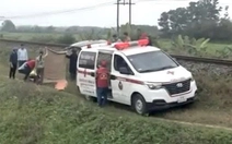 Một phụ nữ tử vong khi đi bộ trên đường sắt