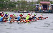 Lật thuyền chở người đi xem đua ghe ở Huế, mẹ và con 3 tuổi chết thương tâm