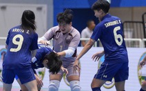 Futsal nữ Việt Nam đấu Thái Lan (hiệp 1) 1-2: Thái Lan dẫn ngược