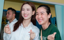 Phương Anh Đào, Tuấn Trần chiếu phim miễn phí cho dân làng chài ở Lâm Đồng