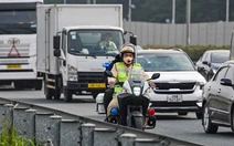 Cảnh sát giao thông toàn quốc dùng xe đặc chủng dẫn các đoàn xe của người lao động về quê đón Tết