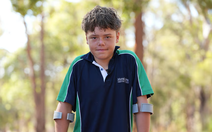 Cậu bé 13 tuổi bơi 4km vào bờ, cứu cả gia đình lênh đênh giữa biển