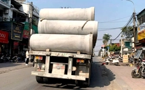 Chất ống bê tông cao 2-3 tầng nhưng không chằng buộc an toàn, tài xế xe container bị phạt