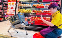 Cặp đôi robot chó Meme và Nana chính thức 'làm việc' tại Menas Mall Saigon Airport