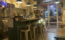 Quán cà phê 'lạ', nhà vệ sinh không có vòi nước và giấy: Lỗi do khách, chủ quán mới làm vậy?