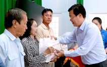 Phó bí thư thường trực Lê Quốc Phong thăm, chúc Tết Vĩnh Long, trao 500 triệu đồng chăm lo người dân