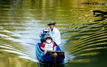 Nhiều học sinh Cà Mau phải nghỉ học giữa chừng vì đi lại khó khăn