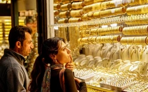 Nhiều nhà kinh tế nâng dự báo giá vàng, bạc sau những cú đảo chiều chóng mặt