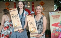 Khách Tây 'ồ, à' trải nghiệm Tết miền Tây