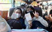 1.500 sinh viên, người lao động rời TP.HCM về quê đón Tết trên chuyến xe mùa xuân