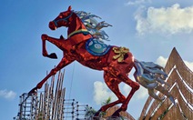 Dân thích thú khi mục kích song mã kéo xe, xích mã tung vó lấp lánh tại Phú Yên cũ