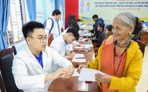 Trao hơn 1.000 phần quà Tết, khám sàng lọc cho đồng bào vùng cao Đà Nẵng