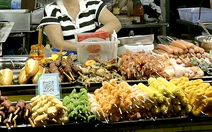 Không dùng găng tay khi tiếp xúc trực tiếp thực phẩm chín, chủ quán có thể bị phạt đến 1 triệu đồng