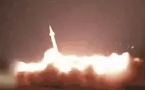 Iran tấn công tàu sân bay Mỹ, vừa xuyên thủng 'vòm sắt' khiến 10 người Israel thiệt mạng