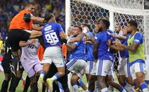 Trận đấu ở Brazil có nhiều thẻ đỏ hơn số cầu thủ đá trên sân