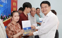 Xã Bình Chánh, TP.HCM tiếp tục trao tặng biển số nhà cho hơn 13.400 hộ dân