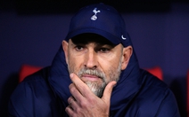 HLV của Tottenham nhận lỗi vì quyết định thay thủ môn sau 17 phút