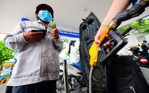 Giá xăng RON95 tăng 335 đồng, dầu tăng 2.500 đồng/lít