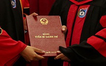 Từ 15-3: Không được dùng 'tiến sĩ danh dự', 'giáo sư danh dự' thay học hàm, học vị
