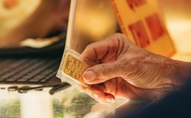 Giá vàng bất ngờ đảo chiều tăng mạnh