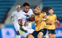 Xuân Son lại 'tịt ngòi', Nam Định thắng Thanh Hóa với 10 người