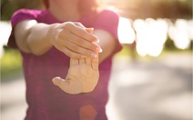 Vận động đôi tay giúp ngăn ngừa sa sút trí tuệ