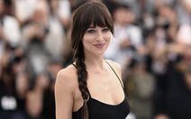 Cách phối đồ mùa hè đẹp như mỹ nhân 50 sắc thái Dakota Johnson