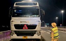 Nhiều tài xế dừng, đỗ sai quy định trên cao tốc bị lập biên bản