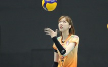 Cô gái Việt cao 1m95 và đồng đội vô địch chặng 2 bóng chuyền Thái Lan