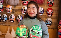 Niềm đam mê mặt nạ hát bội