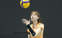 Cô gái Việt cao 1m95 và đồng đội vô địch chặng 2 bóng chuyền Thái Lan