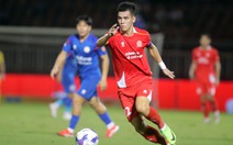 Tiến Linh 'tịt ngòi' trong ngày HLV Kim Sang Sik dự khán