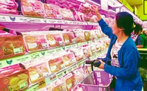 Bán lẻ 'khóa giá' hàng thiết yếu, giảm áp lực từ giá xăng dầu