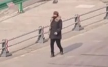 Người phụ nữ lỡ chuyến phà vì đi thủng thỉnh