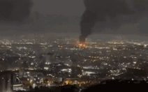 Mỹ tấn công các nhà máy sản xuất drone của Iran; Cháy gần sân bay Dubai