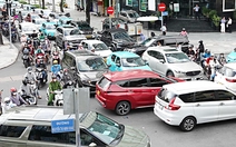 Giảm kẹt xe: Cần tăng diện tích đất giao thông và nâng cao ý thức