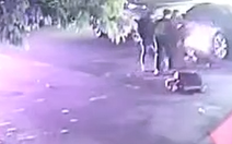 Truy tìm xe máy kẹp 3 tông chết người đi bộ qua đường rồi bỏ trốn