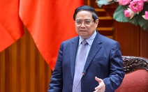 Thủ tướng: Thực hiện nghiêm chỉ đạo của Bộ Chính trị về đảm bảo nguồn cung xăng dầu, giá ổn định