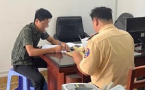 Tài xế ô tô mở cửa bất cẩn gây tai nạn, bị phạt 5 triệu sau clip lan truyền mạng