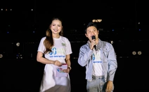 Nhạc sĩ Nguyễn Văn Chung và các nghệ sĩ cùng tuổi trẻ TP.HCM tắt đèn hưởng ứng Giờ Trái đất 2026