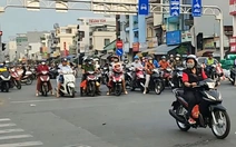 Chờ đèn đỏ 30 giây mà cứ nhích lên, bóp kèn inh ỏi, sao khó kiên nhẫn vậy?