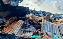 Cháy dãy nhà ven sông Cà Mau, 13 căn nhà bị thiêu rụi