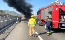 Xe tải bốc cháy trên cao tốc Cam Lâm - Vĩnh Hảo, hàng hóa bị thiêu rụi
