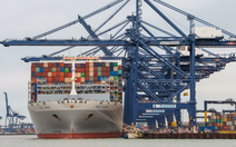 Hệ quả chiến sự Iran: Anh sắp hết thuốc, Hàn Quốc lo thiếu túi ni lông