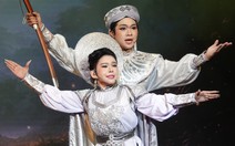 Bình Tinh hạnh phúc diễn cùng các con trong cải lương sử Việt Tây Sơn nữ tướng